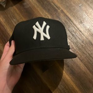 New York Yankees New Era Fitted Hat in Black